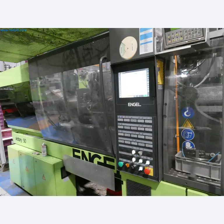 Engel Spritzgießmaschinen und Maschinen aus der Kunststoffindustrie-2