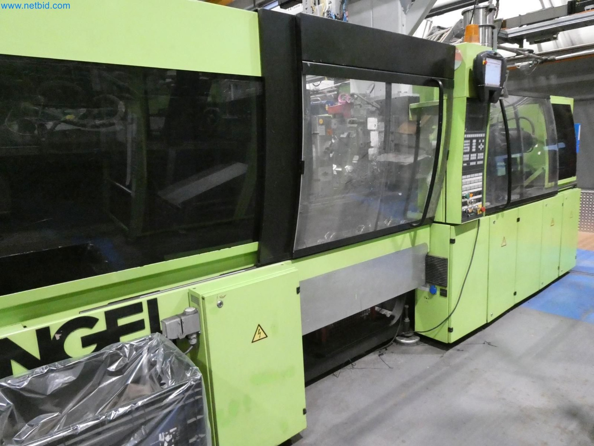 Engel Spritzgießmaschinen und Maschinen aus der Kunststoffindustrie-1