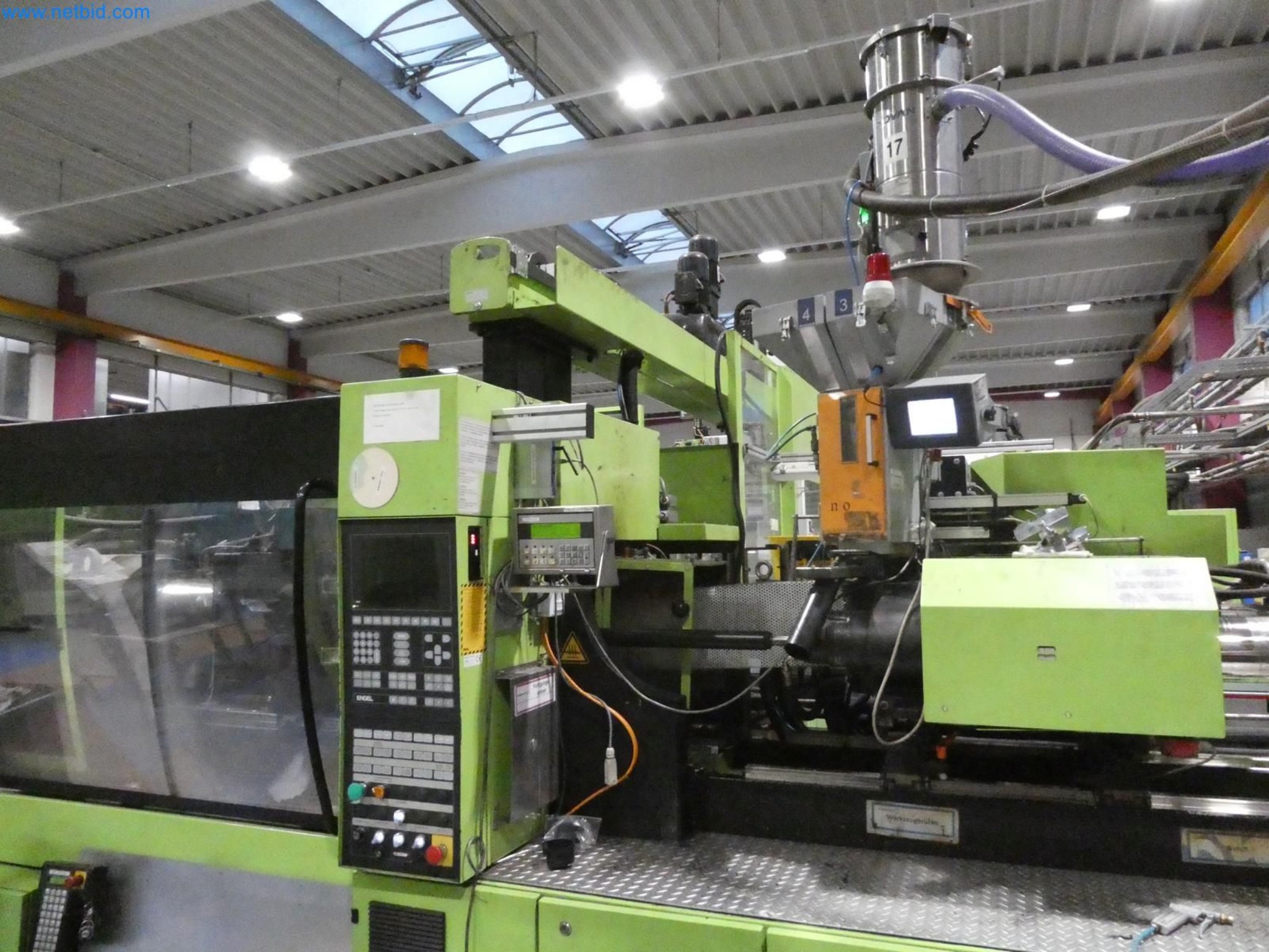 Engel Spritzgießmaschinen und Maschinen aus der Kunststoffindustrie-2