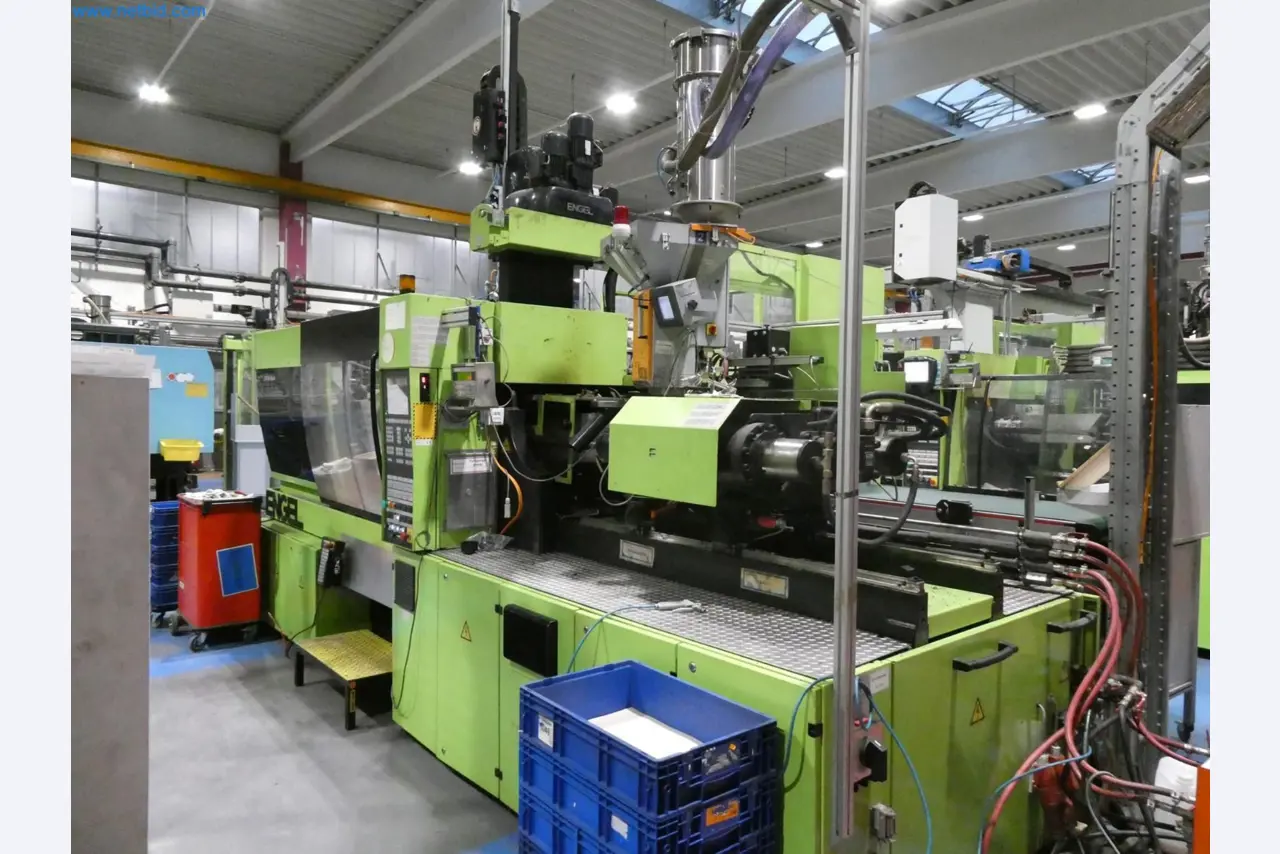 Engel Spritzgießmaschinen und Maschinen aus der Kunststoffindustrie-3