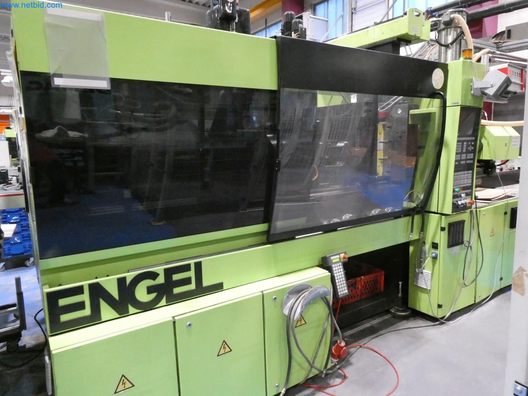 Engel Spritzgießmaschinen und Maschinen aus der Kunststoffindustrie-2
