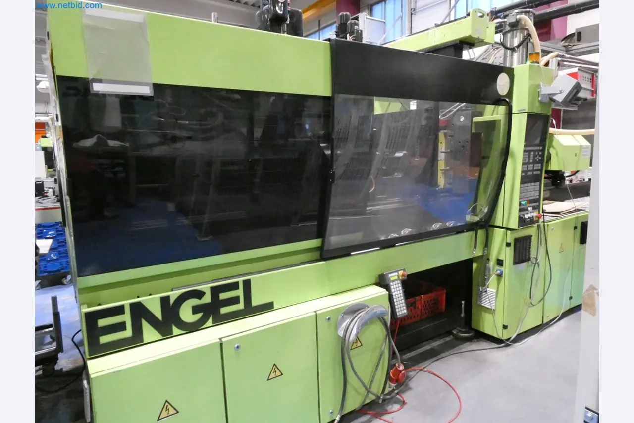 Engel Spritzgießmaschinen und Maschinen aus der Kunststoffindustrie-2