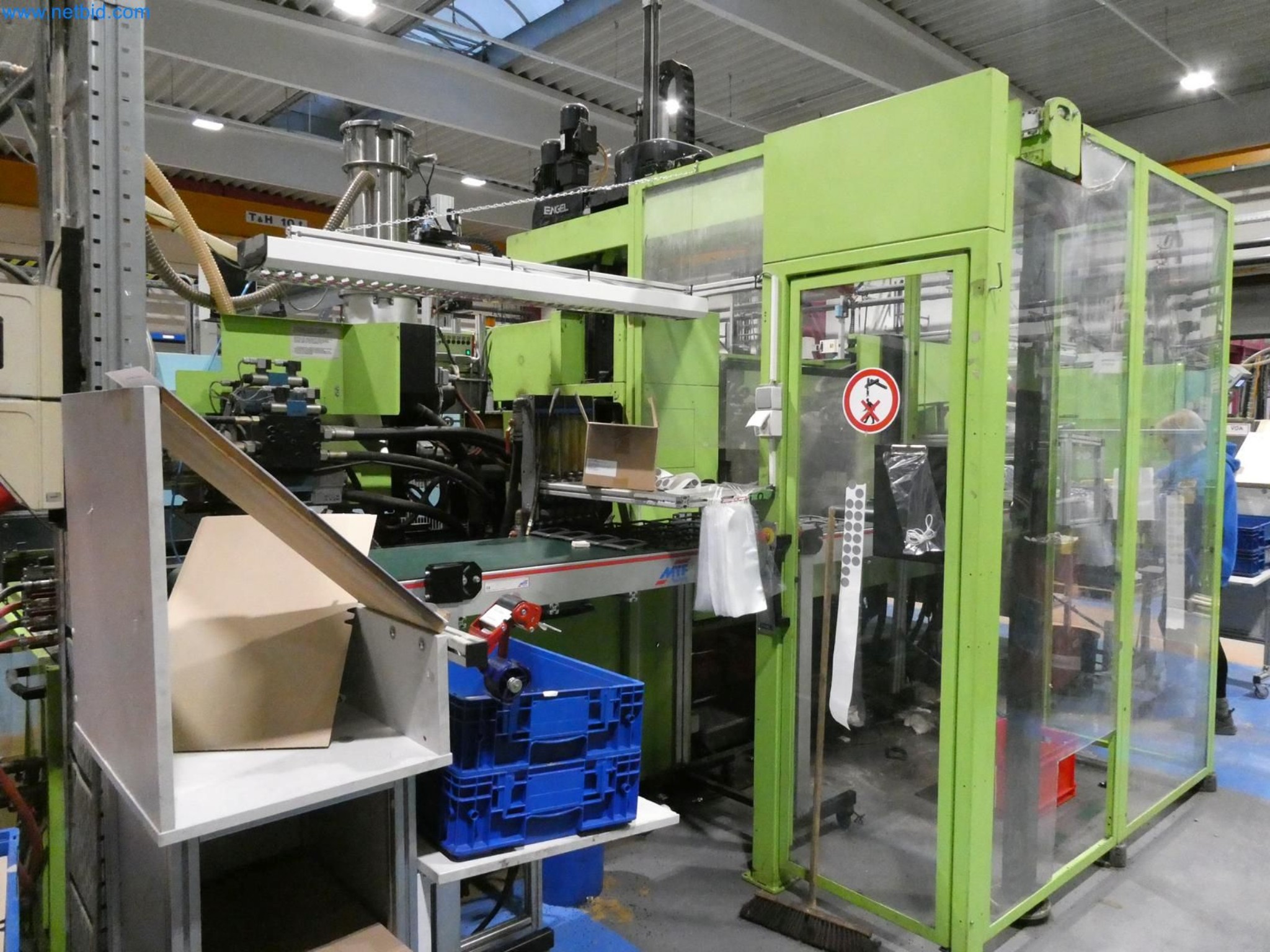Engel Spritzgießmaschinen und Maschinen aus der Kunststoffindustrie-3