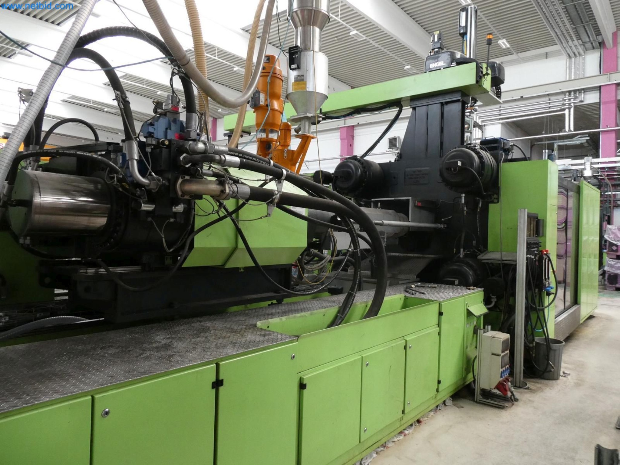 Engel Spritzgießmaschinen und Maschinen aus der Kunststoffindustrie-10