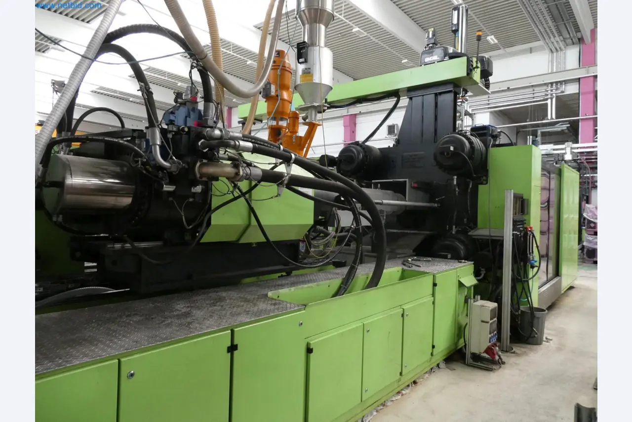 Engel Spritzgießmaschinen und Maschinen aus der Kunststoffindustrie-10