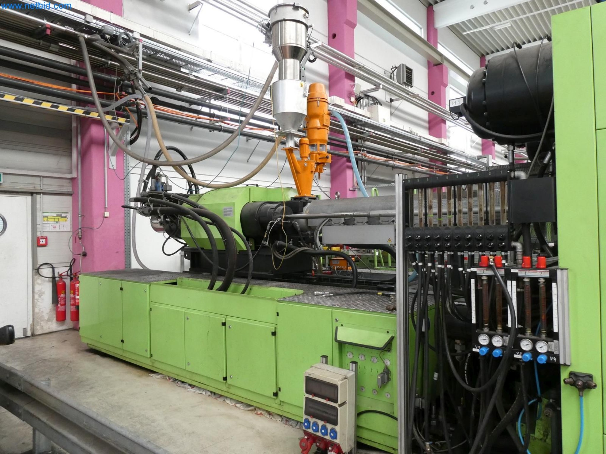 Engel Spritzgießmaschinen und Maschinen aus der Kunststoffindustrie-12