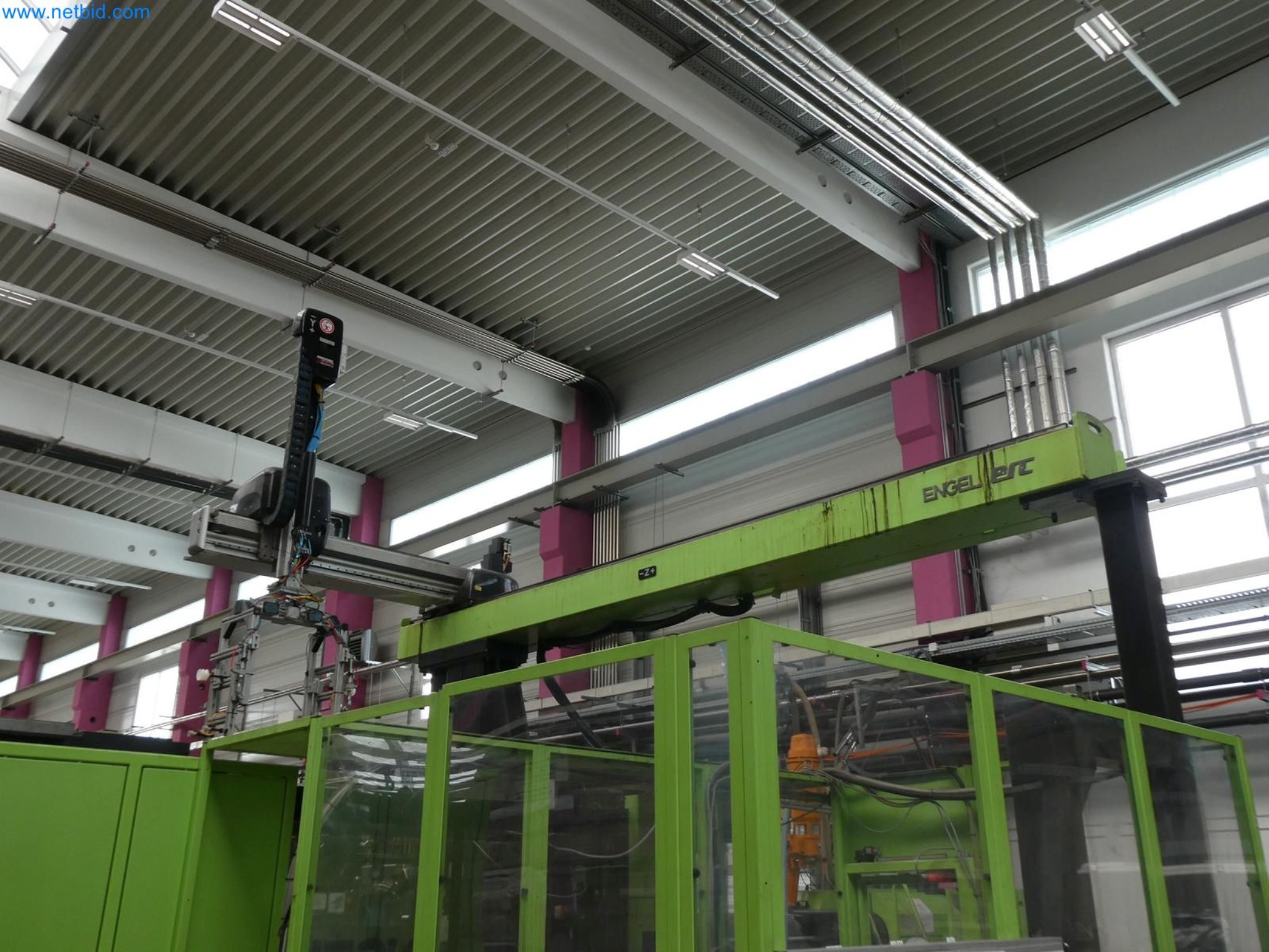 Engel Spritzgießmaschinen und Maschinen aus der Kunststoffindustrie-14