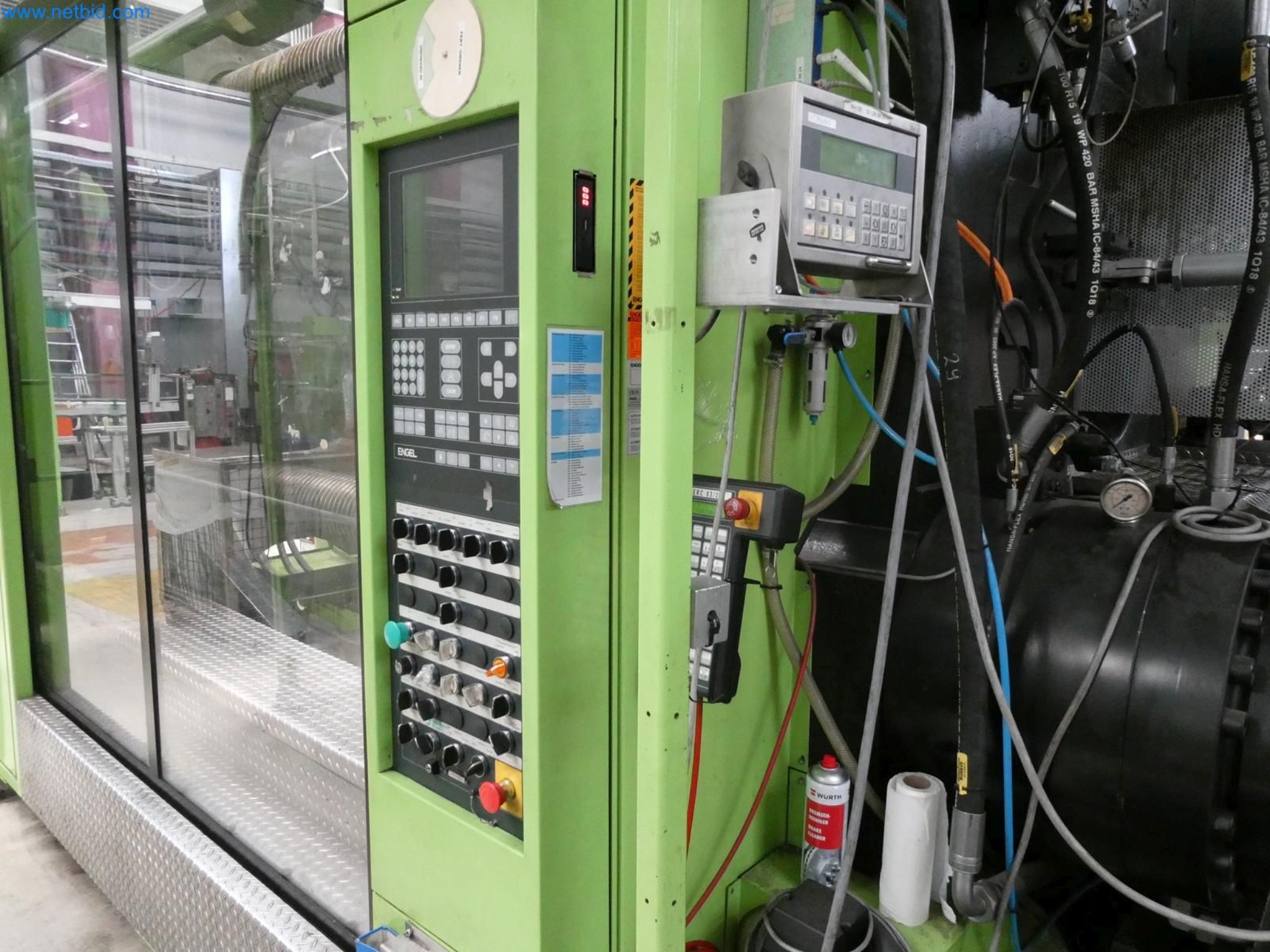 Engel Spritzgießmaschinen und Maschinen aus der Kunststoffindustrie-3