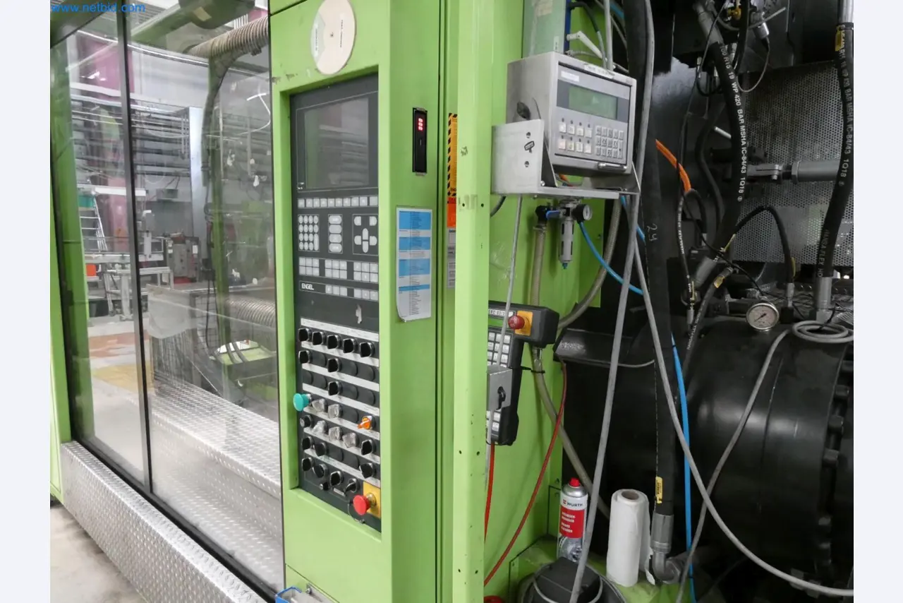 Engel Spritzgießmaschinen und Maschinen aus der Kunststoffindustrie-3