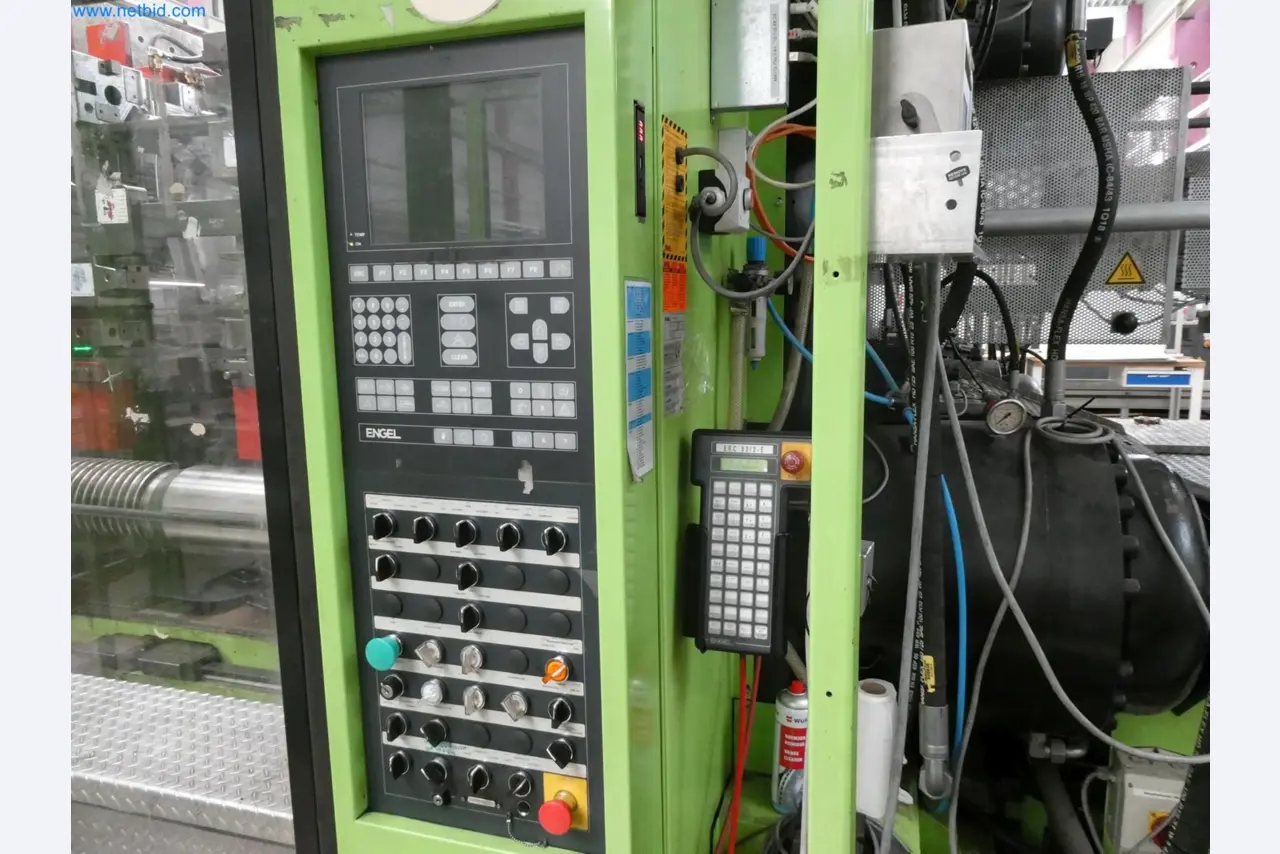 Engel Spritzgießmaschinen und Maschinen aus der Kunststoffindustrie-6