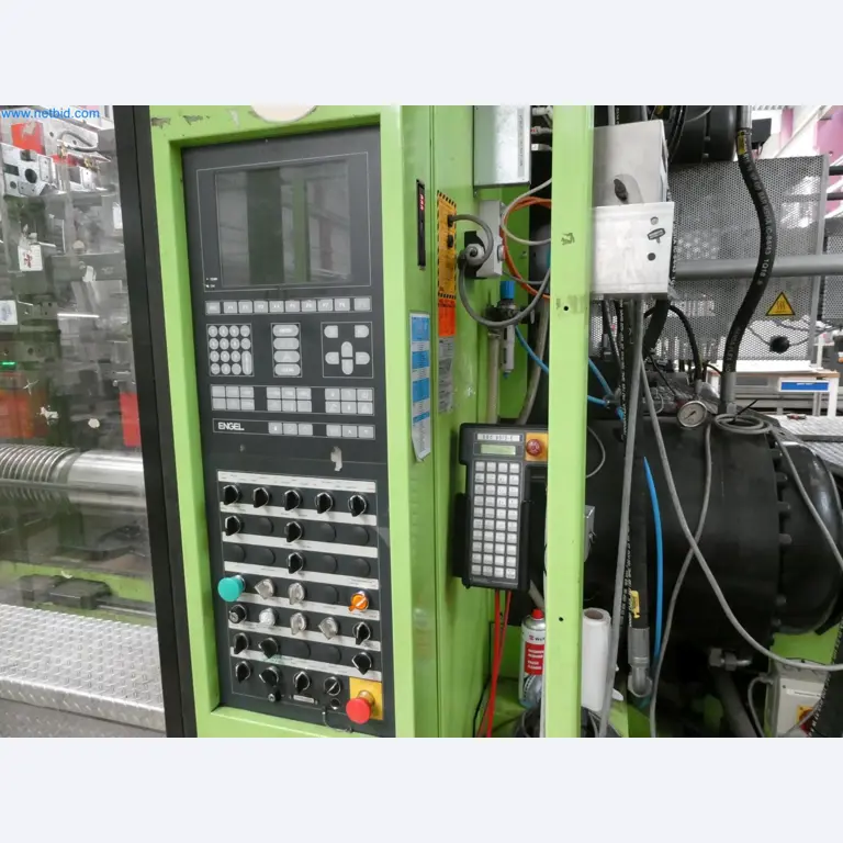 Engel Spritzgießmaschinen und Maschinen aus der Kunststoffindustrie-6