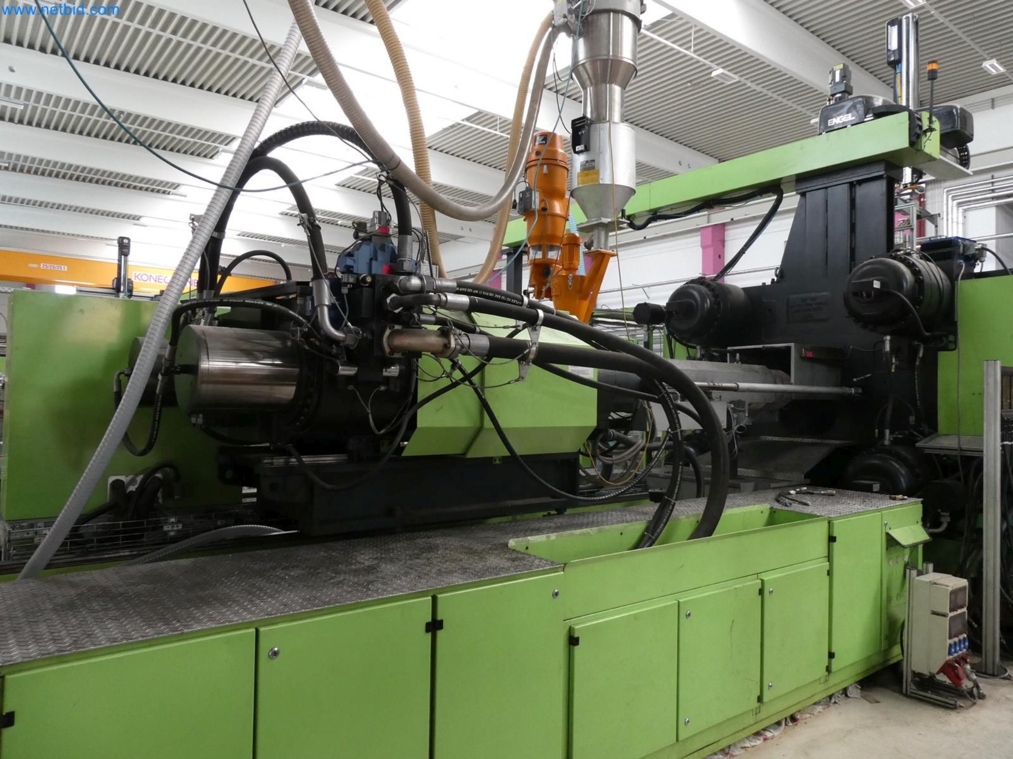 Engel Spritzgießmaschinen und Maschinen aus der Kunststoffindustrie-9