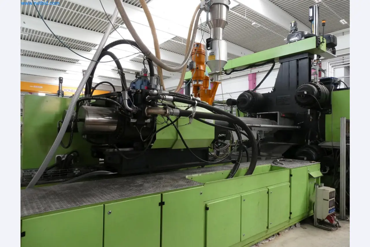 Engel Spritzgießmaschinen und Maschinen aus der Kunststoffindustrie-9