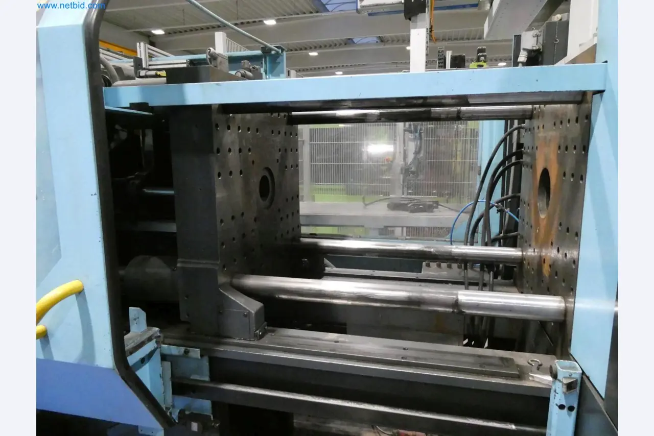 Engel Spritzgießmaschinen und Maschinen aus der Kunststoffindustrie-2