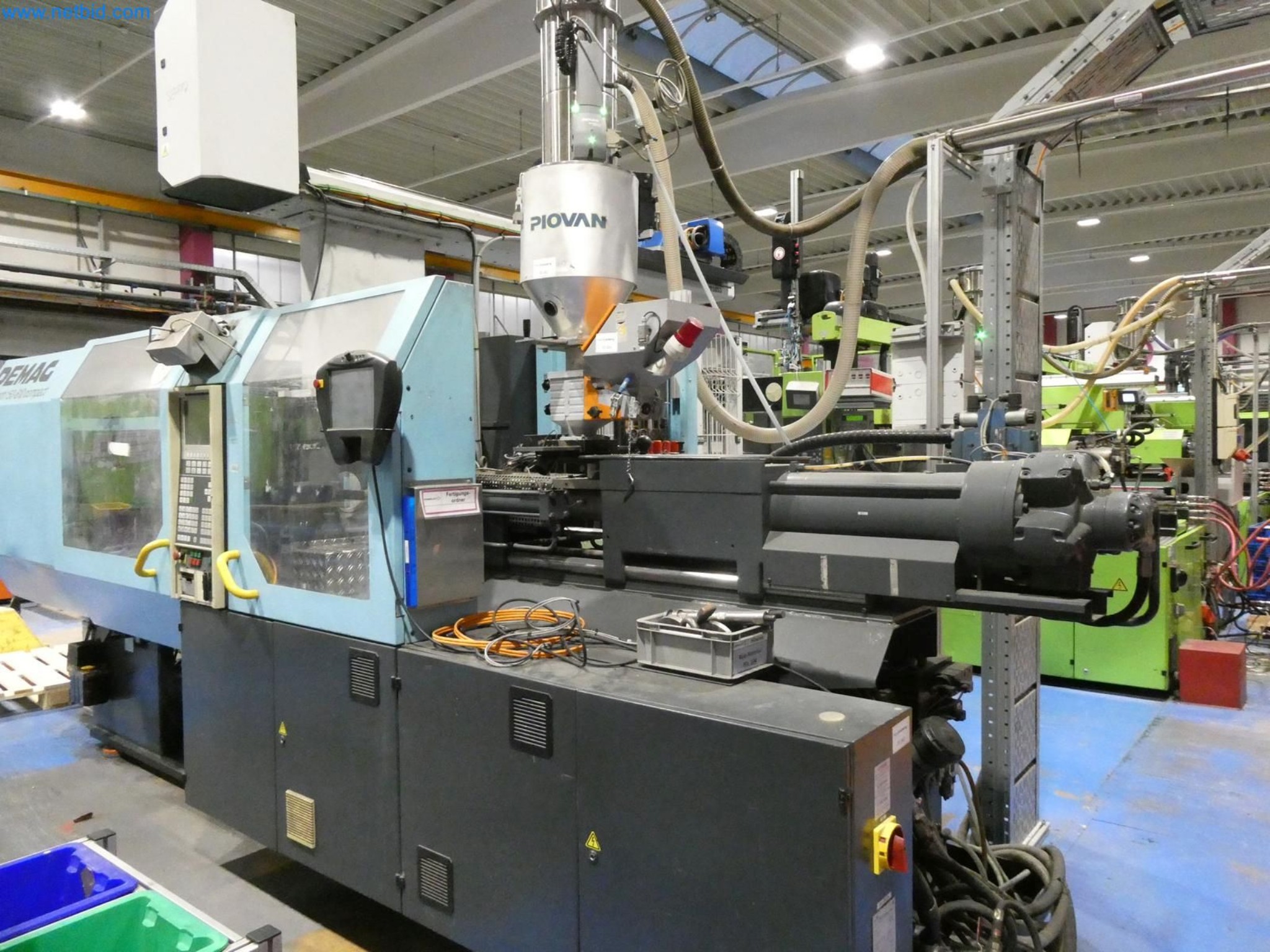 Engel Spritzgießmaschinen und Maschinen aus der Kunststoffindustrie-6