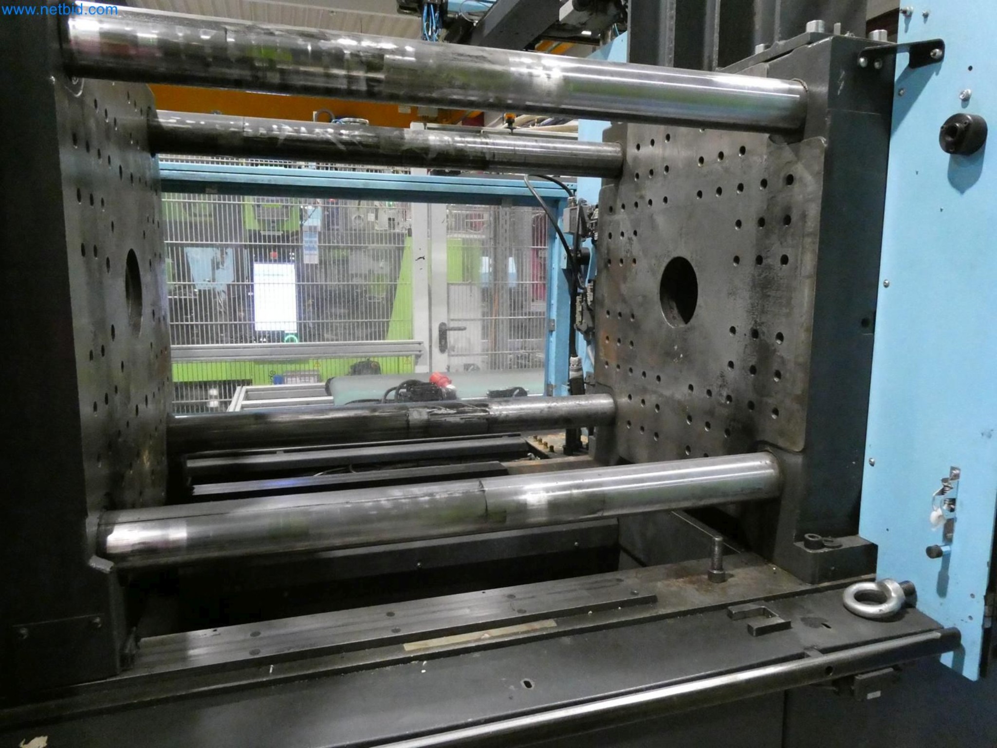 Engel Spritzgießmaschinen und Maschinen aus der Kunststoffindustrie-6