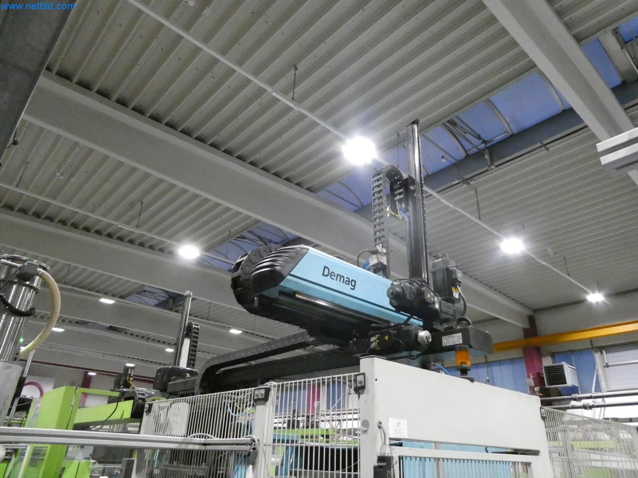 Engel Spritzgießmaschinen und Maschinen aus der Kunststoffindustrie-8