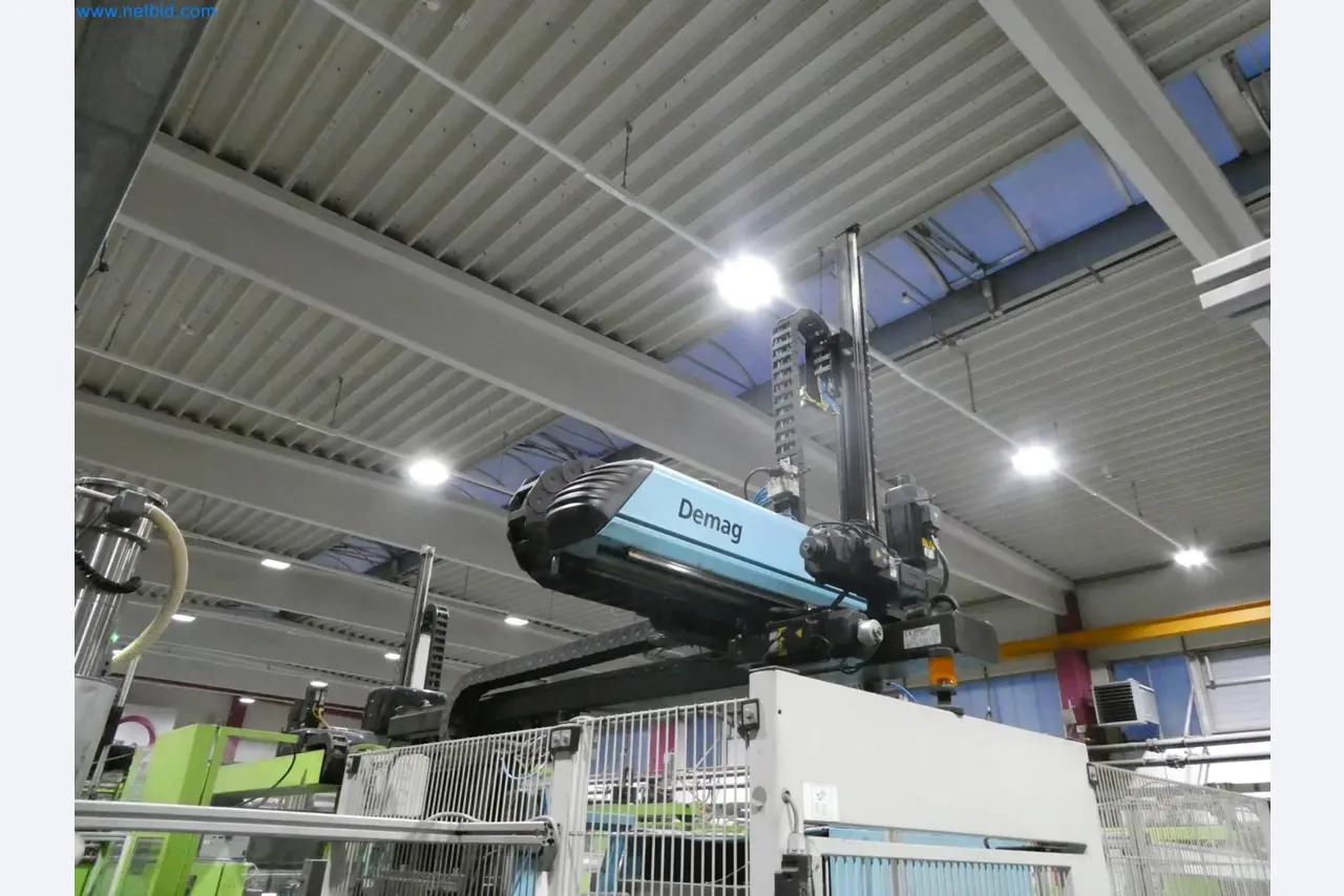 Engel Spritzgießmaschinen und Maschinen aus der Kunststoffindustrie-8