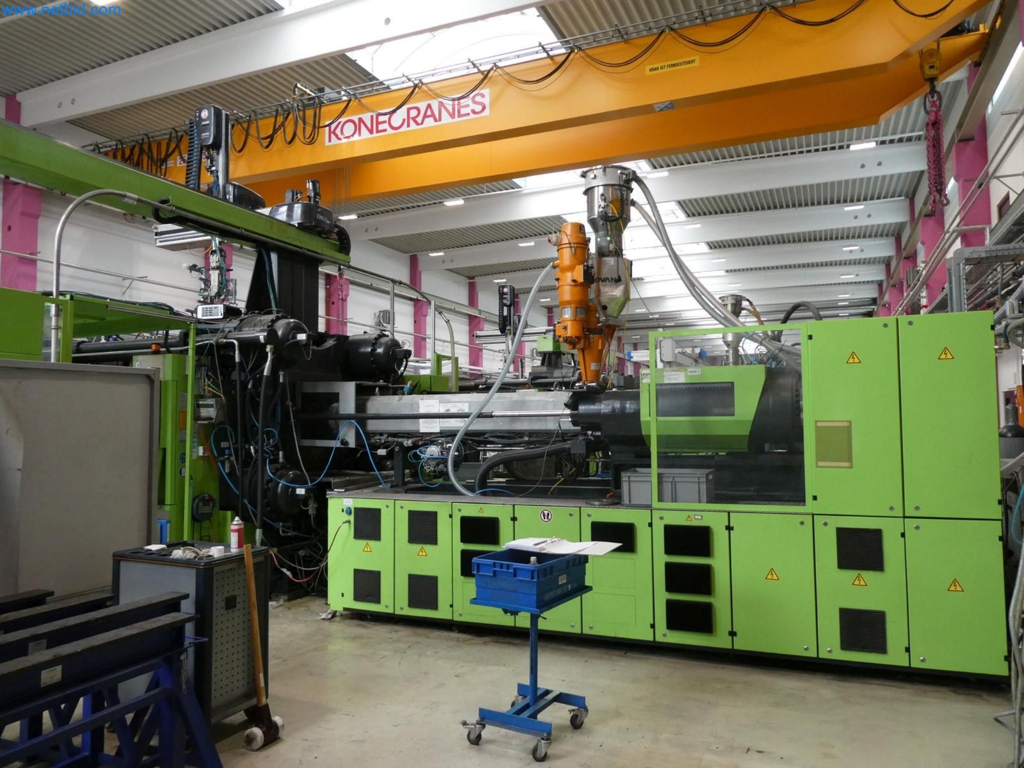 Engel Spritzgießmaschinen und Maschinen aus der Kunststoffindustrie-10