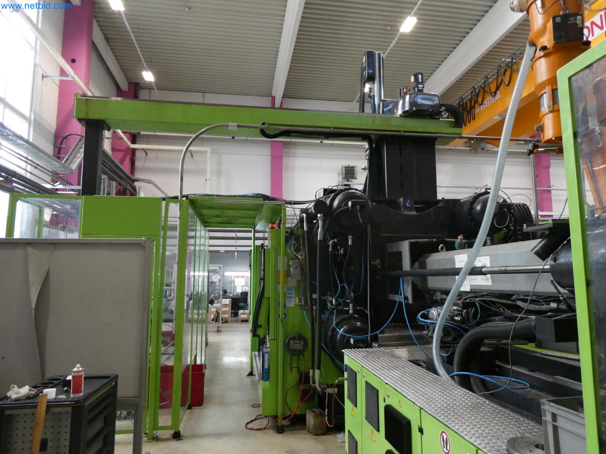 Engel Spritzgießmaschinen und Maschinen aus der Kunststoffindustrie-12