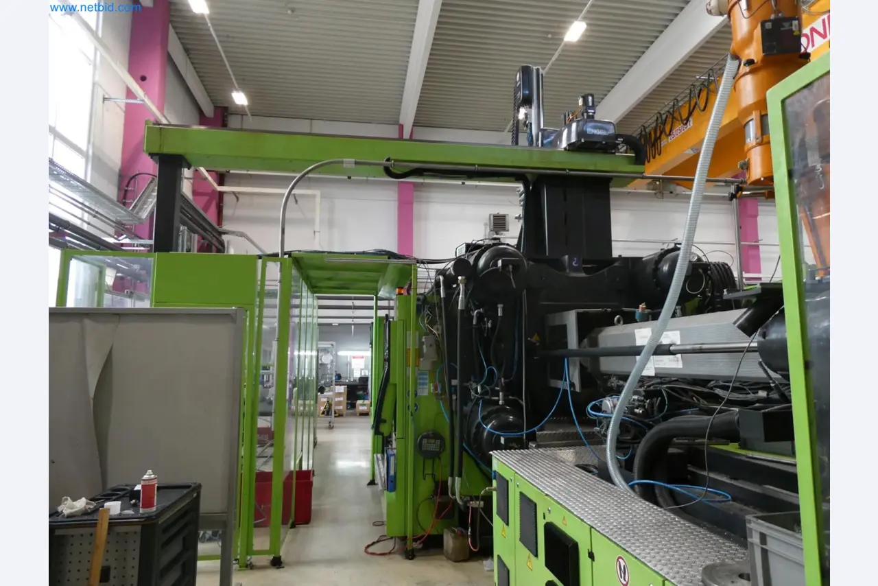 Engel Spritzgießmaschinen und Maschinen aus der Kunststoffindustrie-12