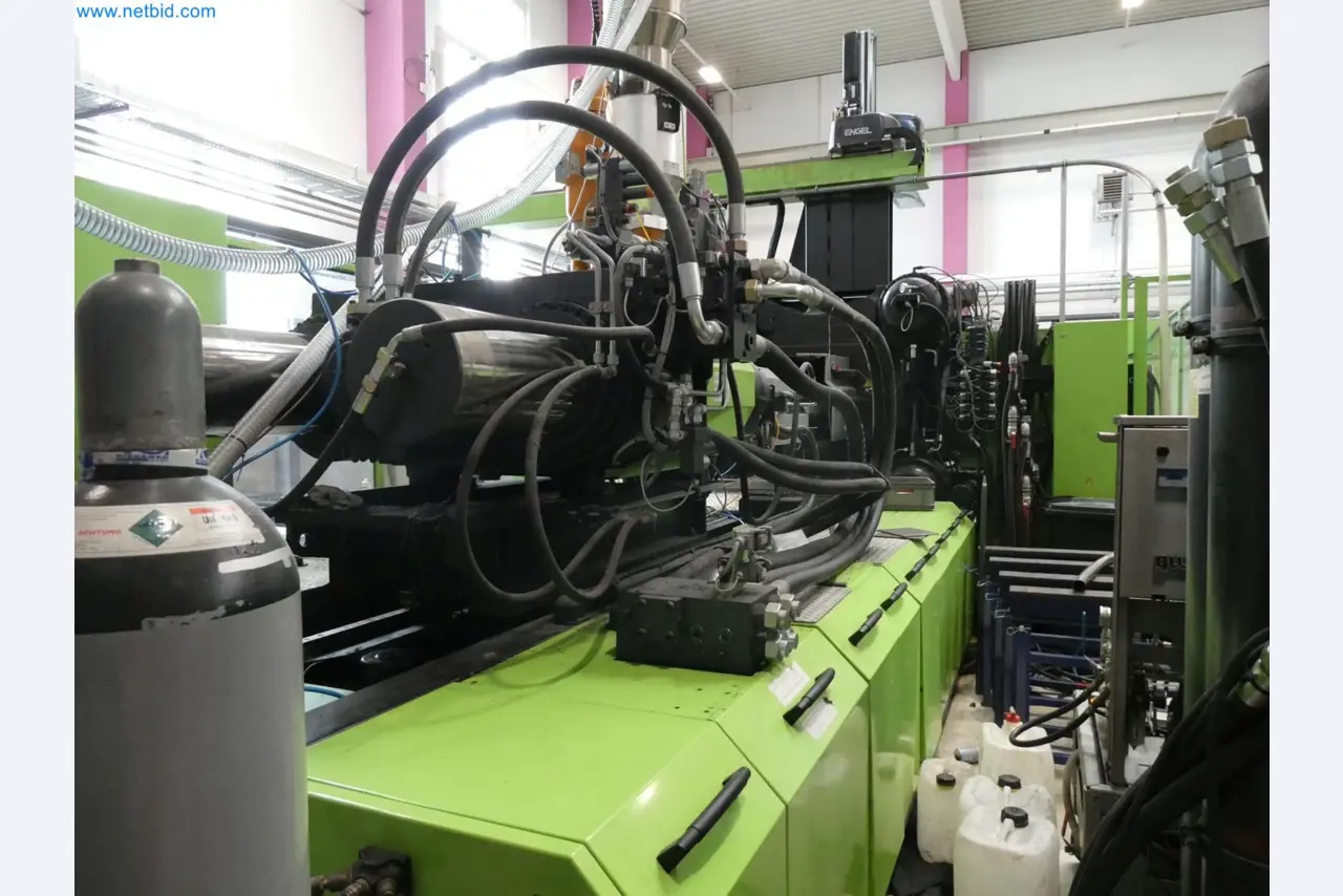 Engel Spritzgießmaschinen und Maschinen aus der Kunststoffindustrie-15
