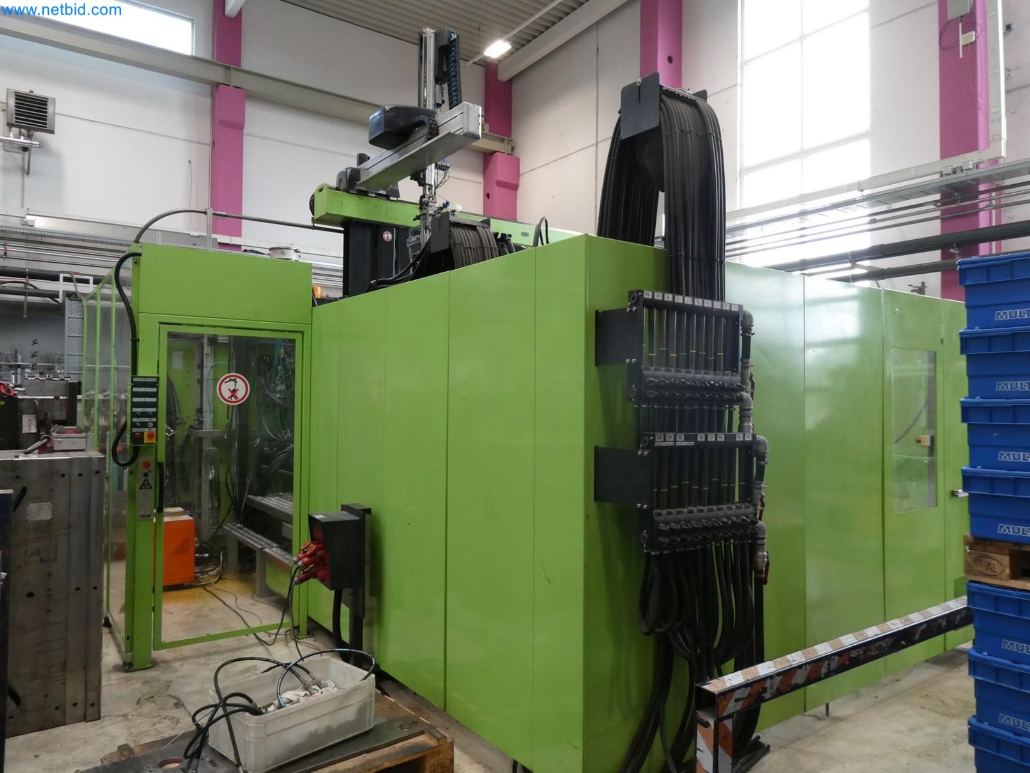 Engel Spritzgießmaschinen und Maschinen aus der Kunststoffindustrie-16