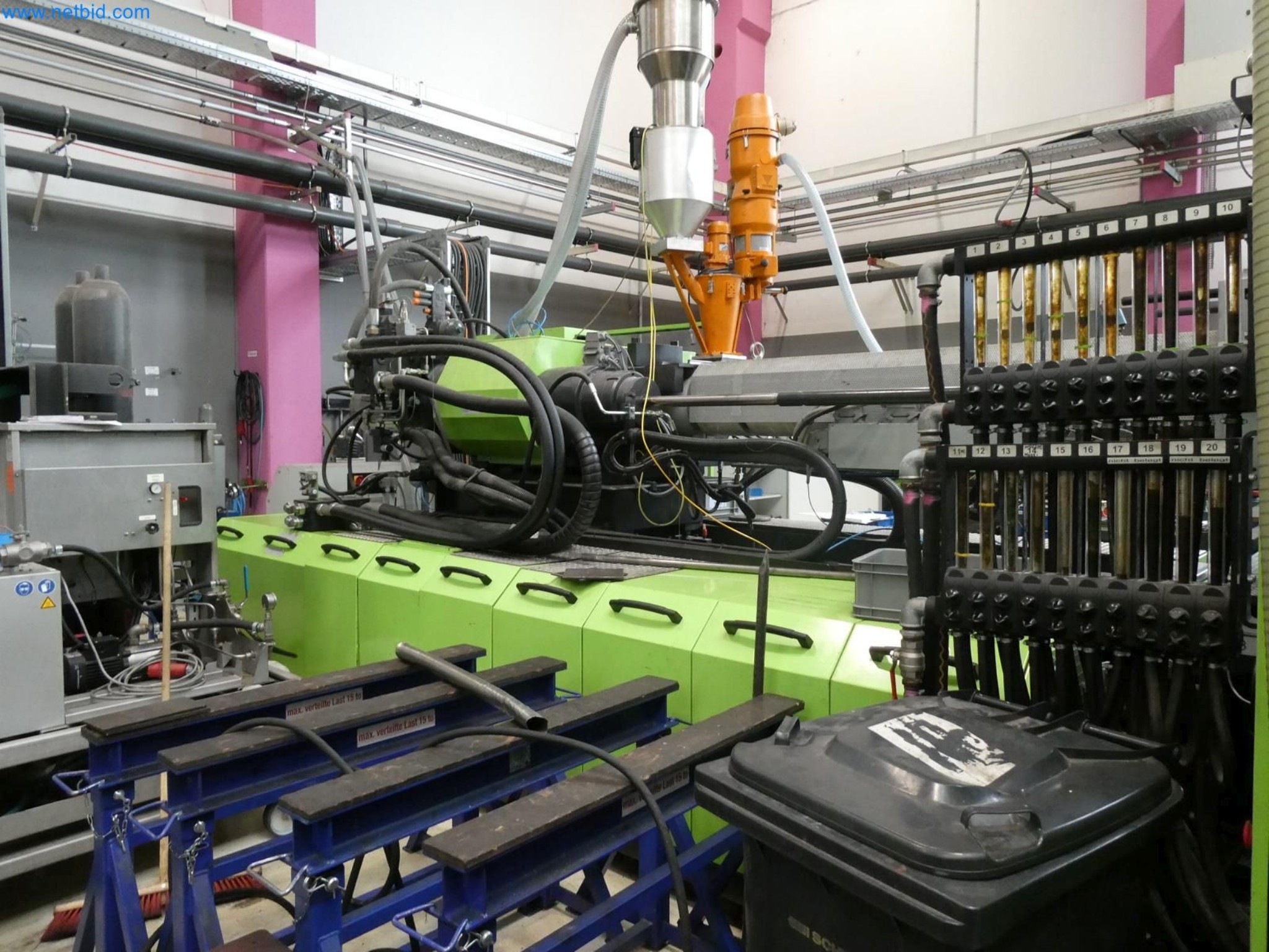 Engel Spritzgießmaschinen und Maschinen aus der Kunststoffindustrie-17