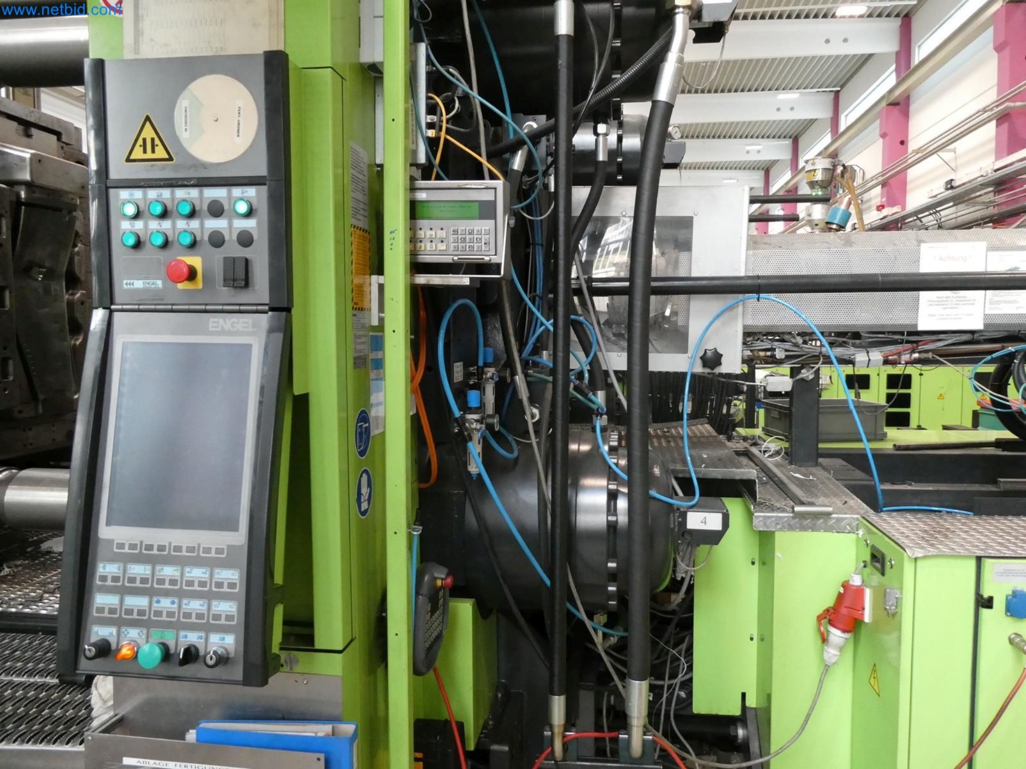 Engel Spritzgießmaschinen und Maschinen aus der Kunststoffindustrie-3