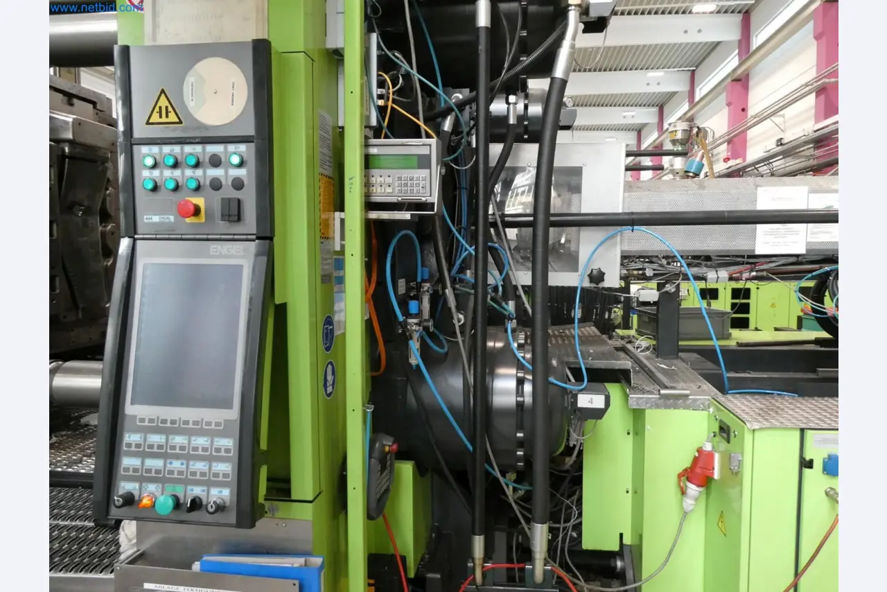 Engel Spritzgießmaschinen und Maschinen aus der Kunststoffindustrie-3