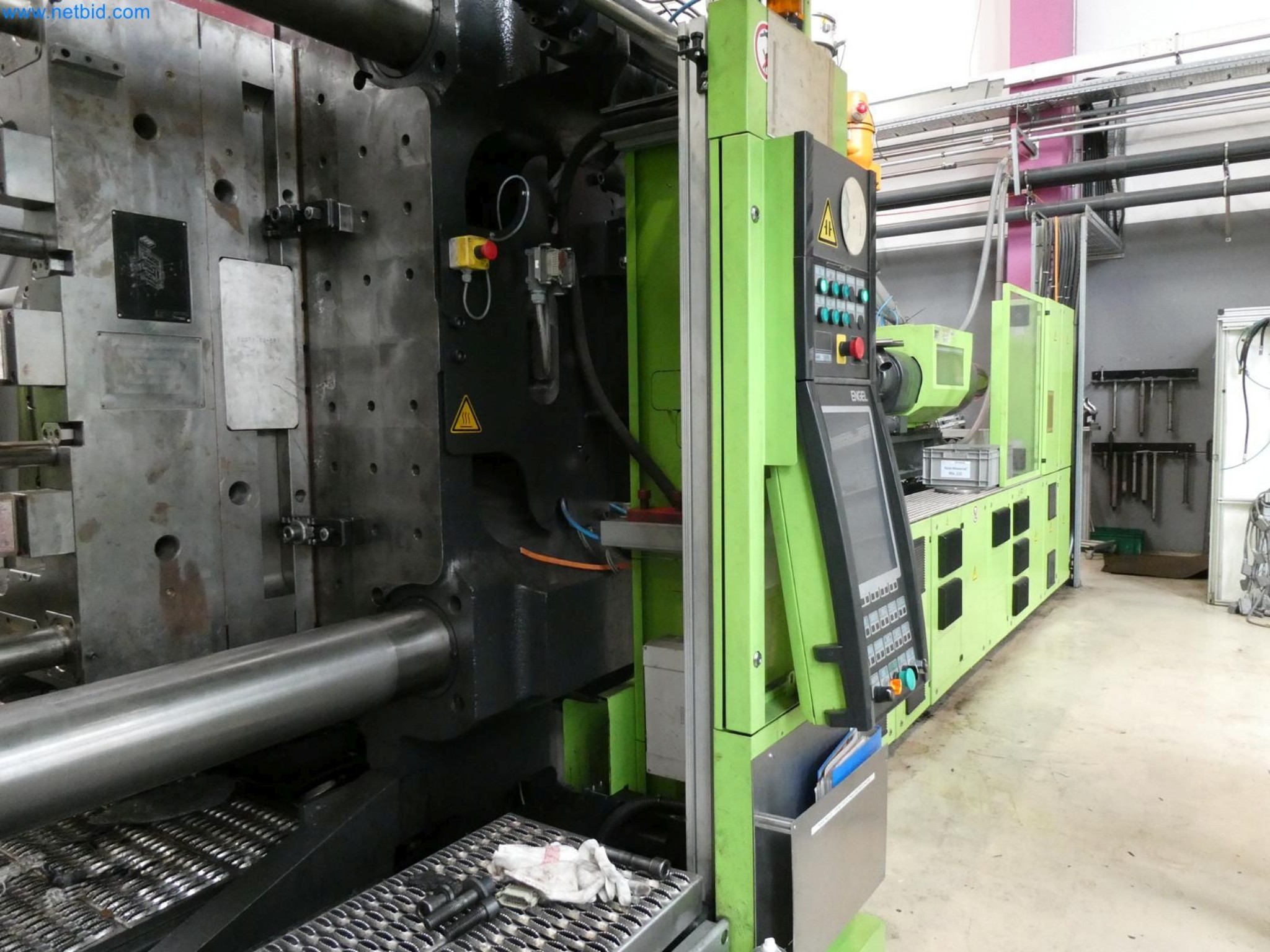 Engel Spritzgießmaschinen und Maschinen aus der Kunststoffindustrie-5