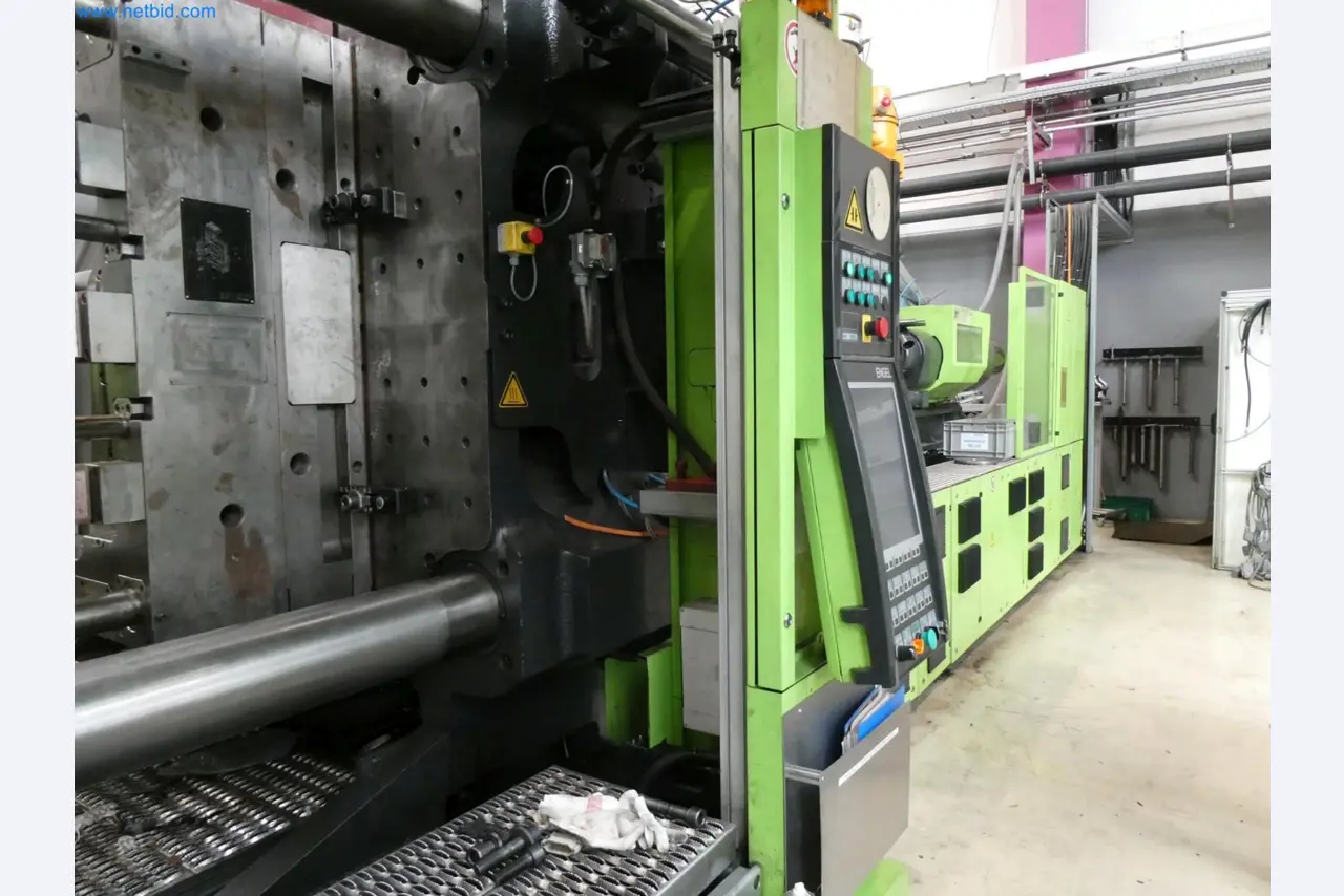 Engel Spritzgießmaschinen und Maschinen aus der Kunststoffindustrie-5