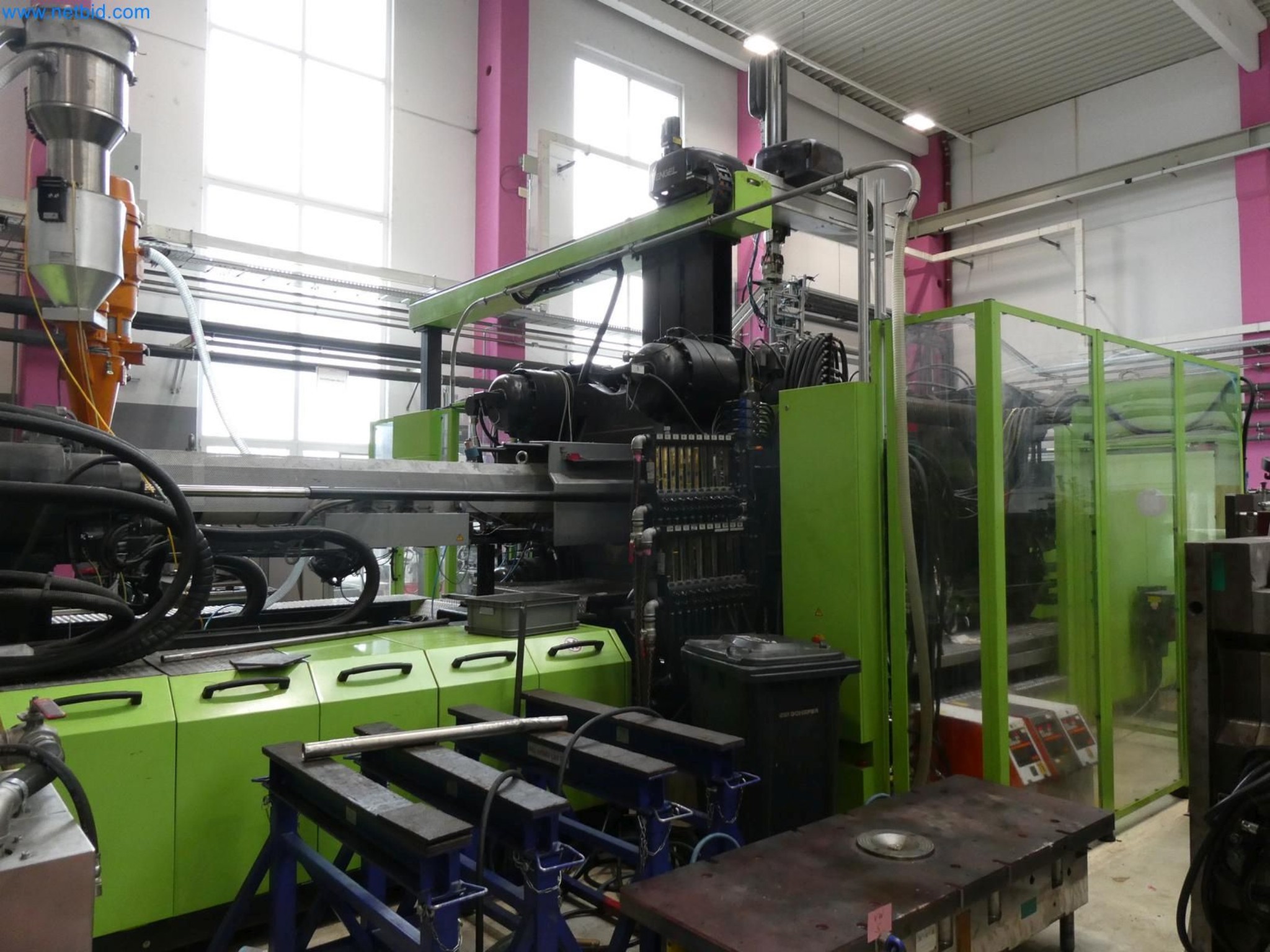 Engel Spritzgießmaschinen und Maschinen aus der Kunststoffindustrie-9