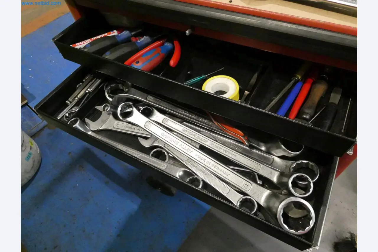 Engel Spritzgießmaschinen und Maschinen aus der Kunststoffindustrie-2