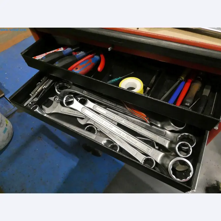 Engel Spritzgießmaschinen und Maschinen aus der Kunststoffindustrie-2