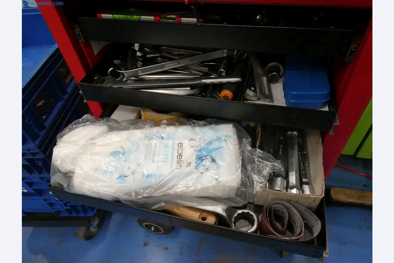 Engel Spritzgießmaschinen und Maschinen aus der Kunststoffindustrie-6