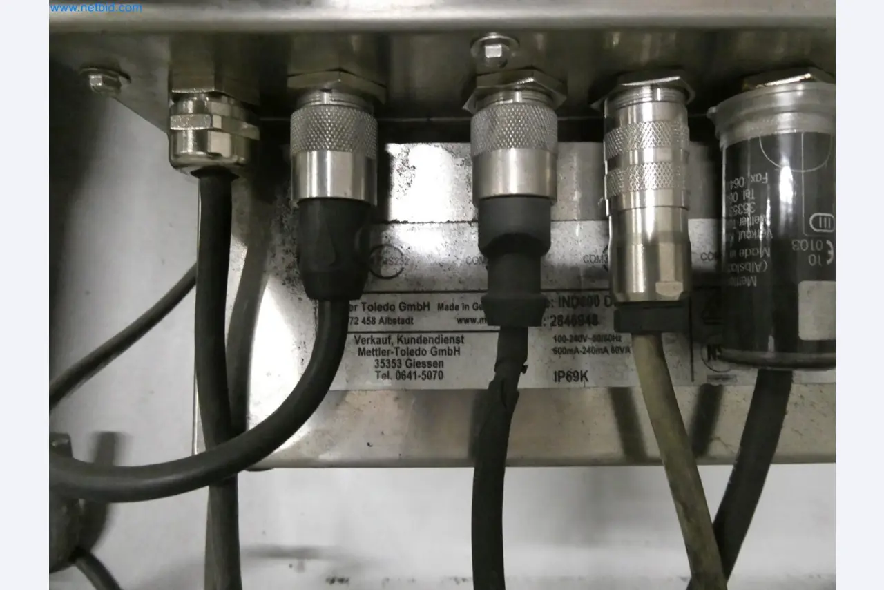 Engel Spritzgießmaschinen und Maschinen aus der Kunststoffindustrie-3