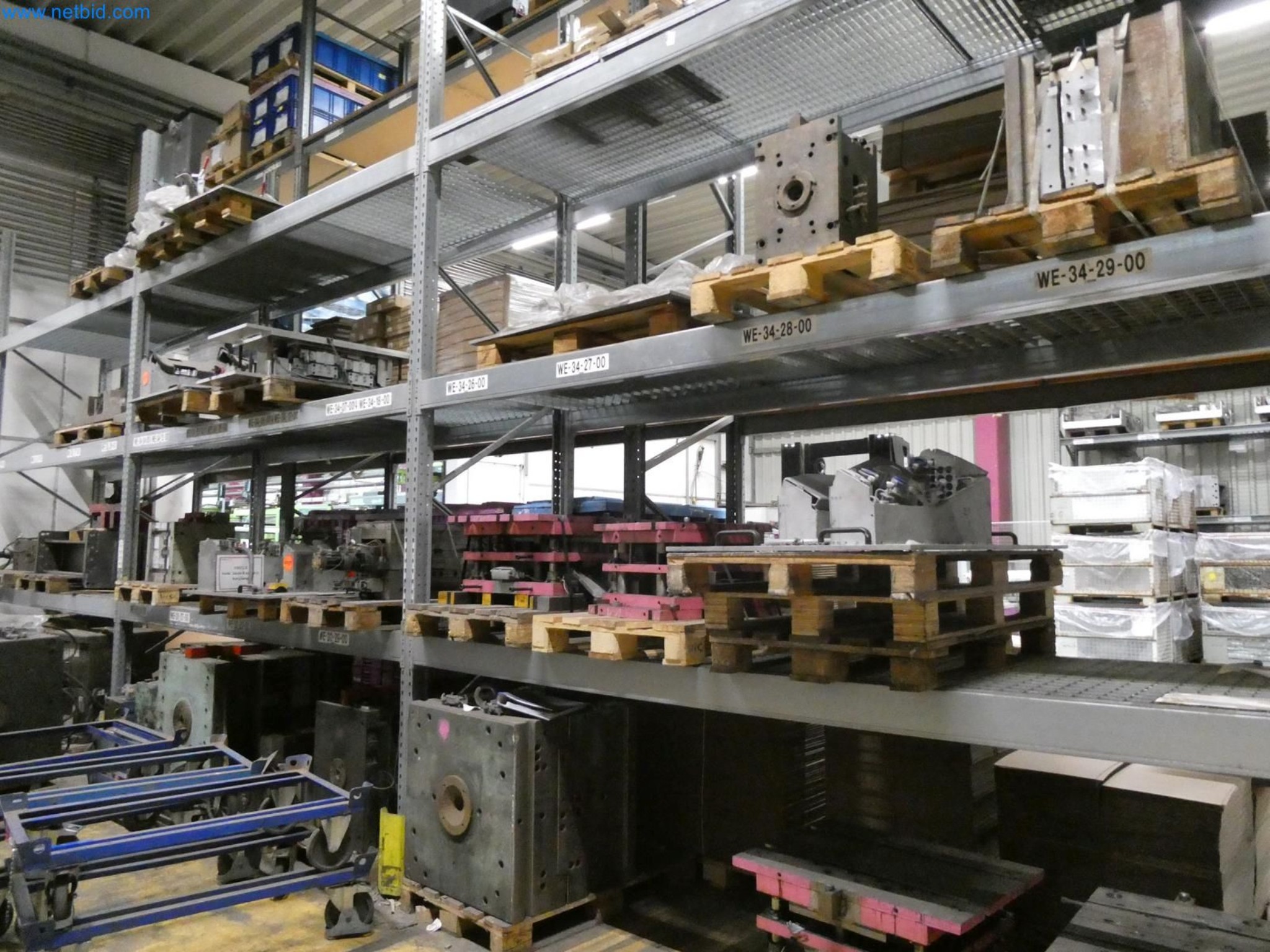 Engel Spritzgießmaschinen und Maschinen aus der Kunststoffindustrie-6