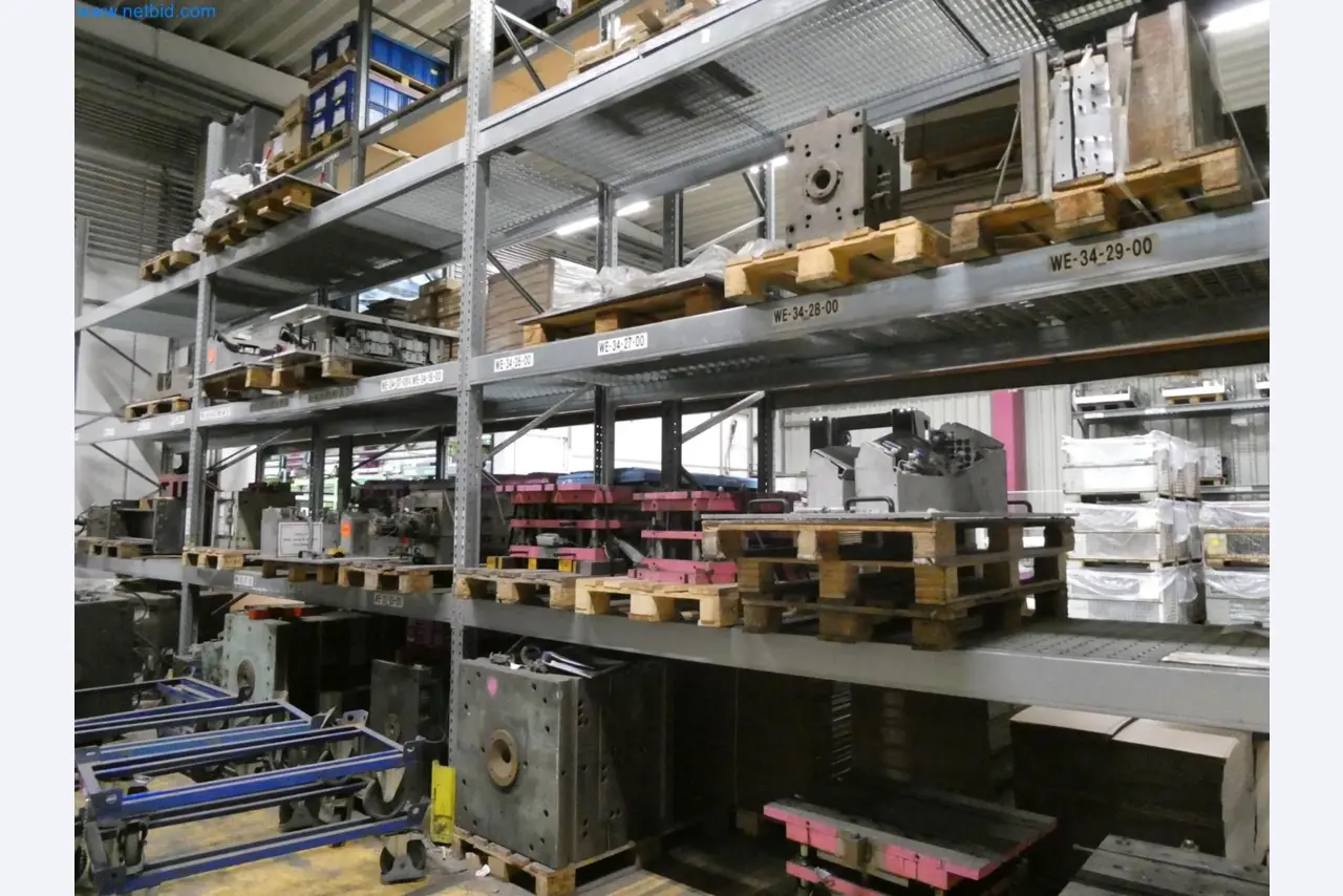 Engel Spritzgießmaschinen und Maschinen aus der Kunststoffindustrie-6