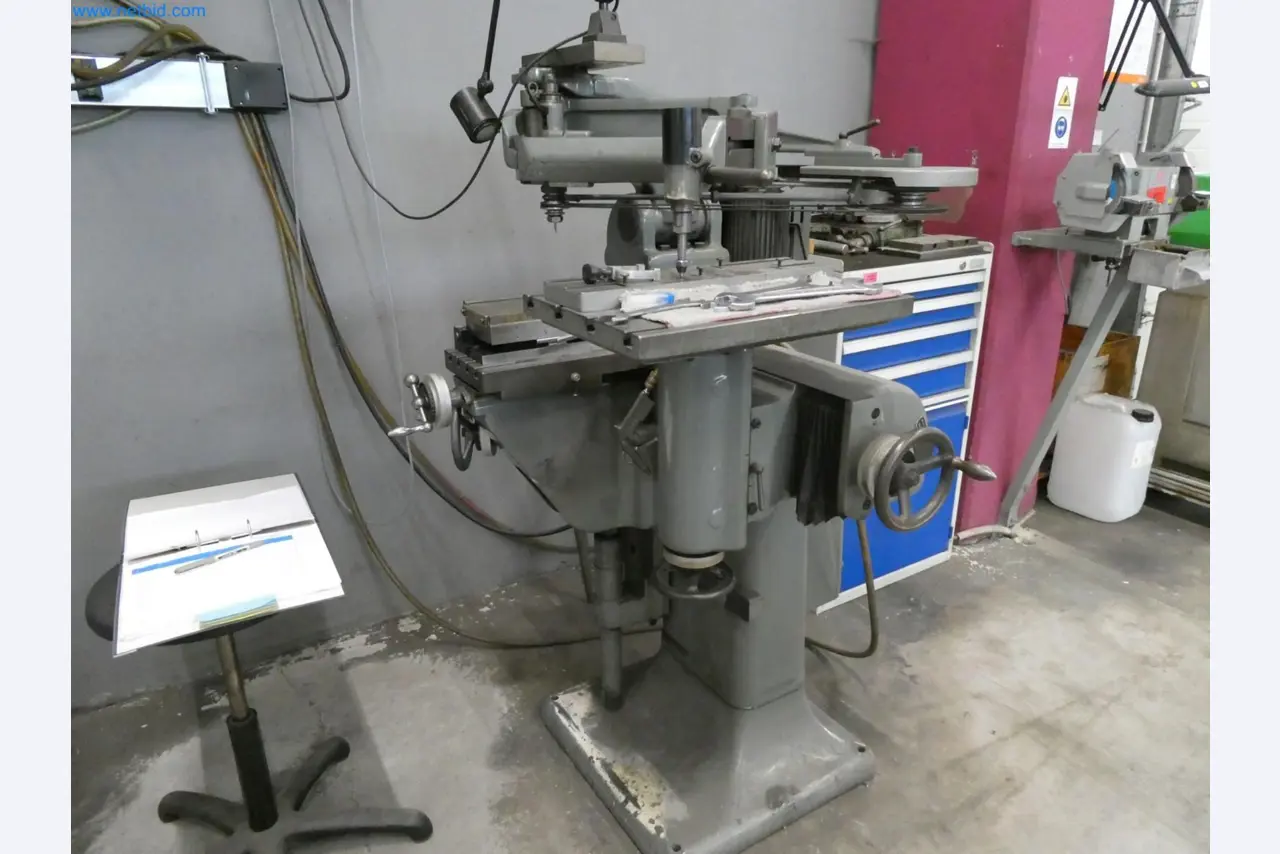 Engel Spritzgießmaschinen und Maschinen aus der Kunststoffindustrie-3