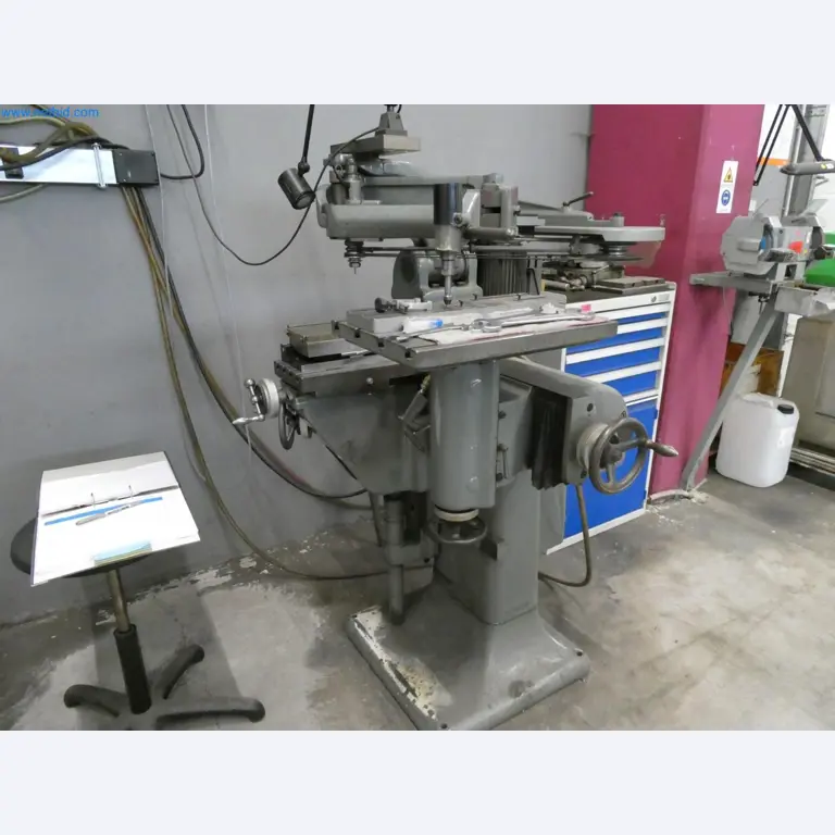 Engel Spritzgießmaschinen und Maschinen aus der Kunststoffindustrie-3