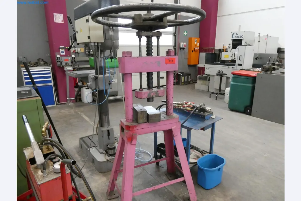 Engel Spritzgießmaschinen und Maschinen aus der Kunststoffindustrie-1