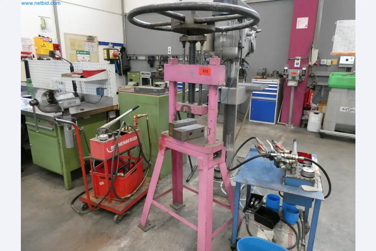 Engel Spritzgießmaschinen und Maschinen aus der Kunststoffindustrie-2