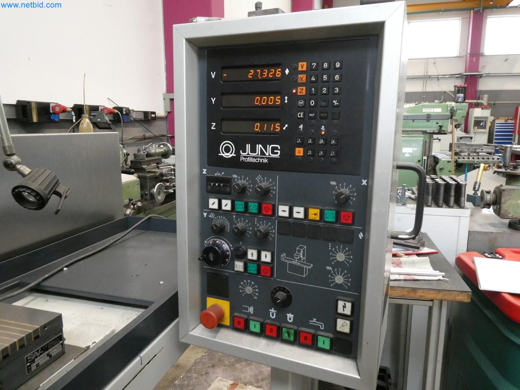 Engel Spritzgießmaschinen und Maschinen aus der Kunststoffindustrie-5