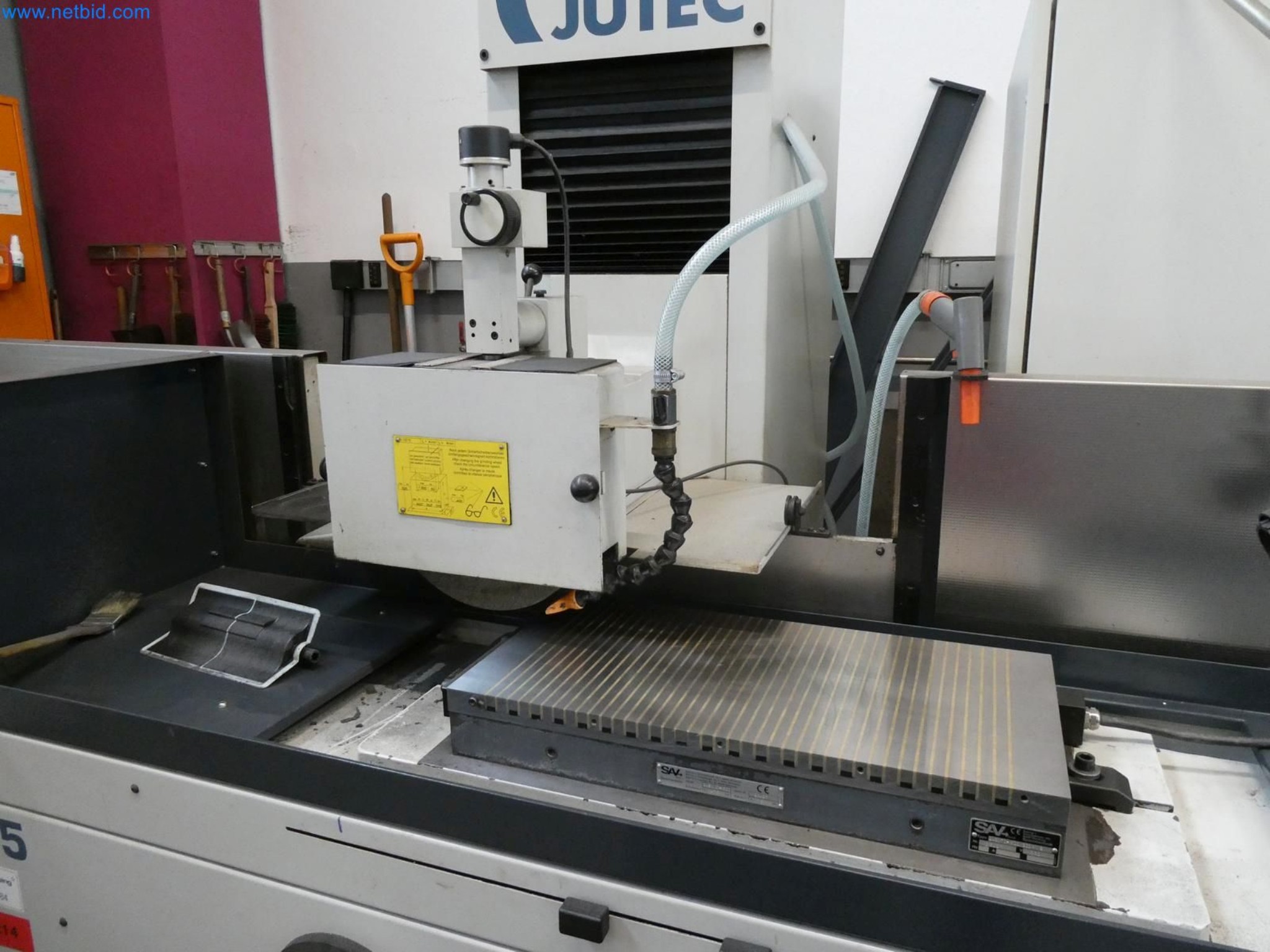 Engel Spritzgießmaschinen und Maschinen aus der Kunststoffindustrie-6