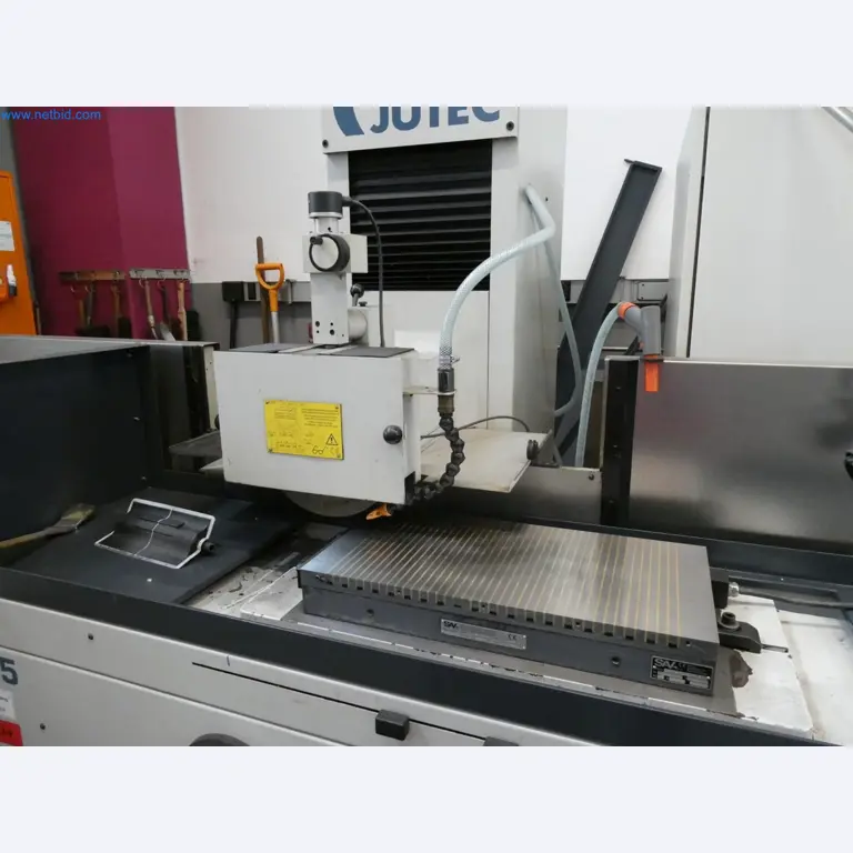 Engel Spritzgießmaschinen und Maschinen aus der Kunststoffindustrie-6