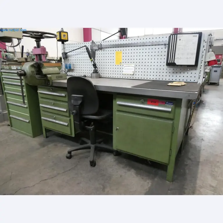 Engel Spritzgießmaschinen und Maschinen aus der Kunststoffindustrie-2