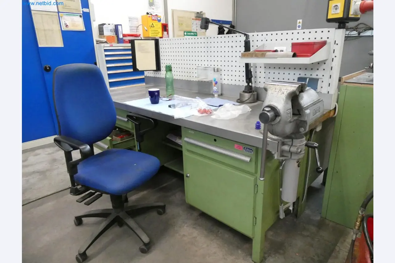 Engel Spritzgießmaschinen und Maschinen aus der Kunststoffindustrie-3