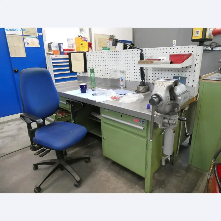 Engel Spritzgießmaschinen und Maschinen aus der Kunststoffindustrie-3