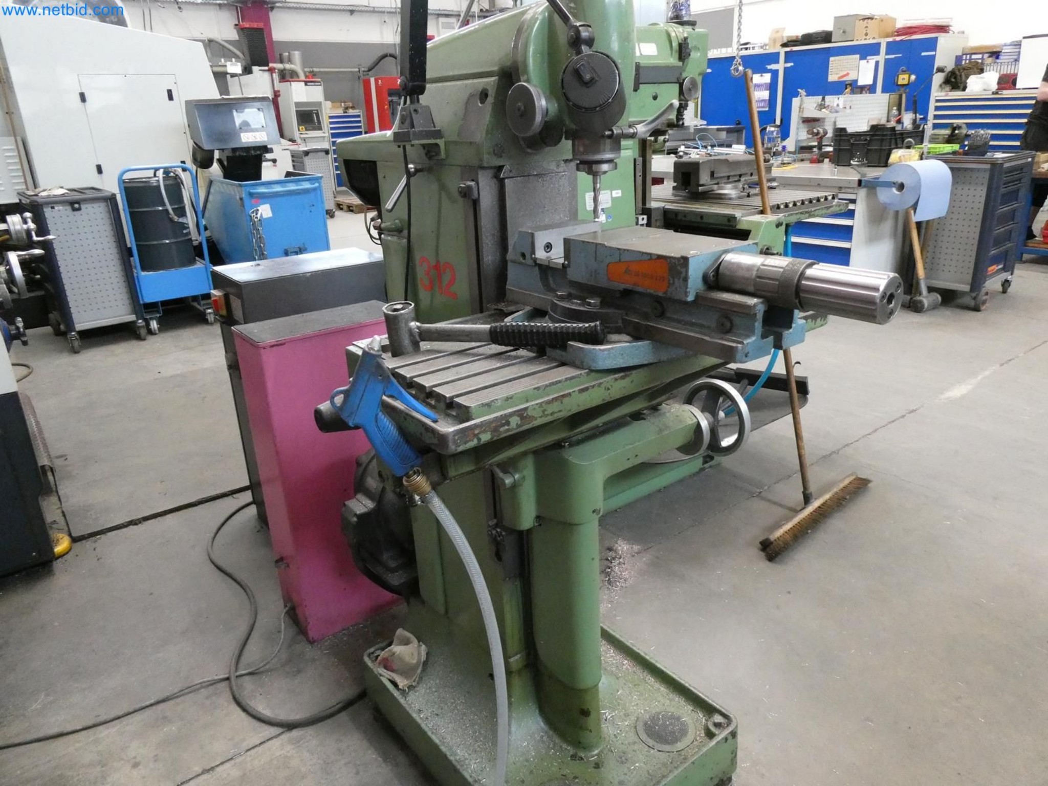 Engel Spritzgießmaschinen und Maschinen aus der Kunststoffindustrie-2